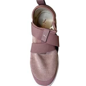 Puma sneakers athletic Soft Foam Optimal Comfort Slip on soft pink/mauve  Sz 7.5